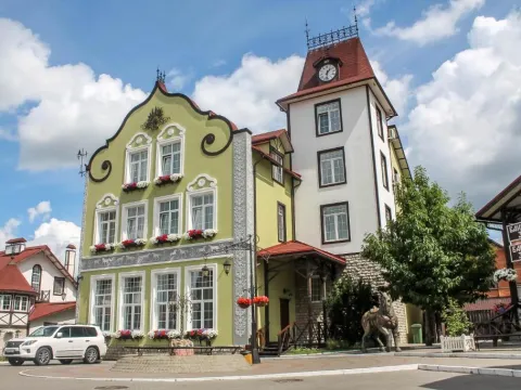 Конюшенный двор