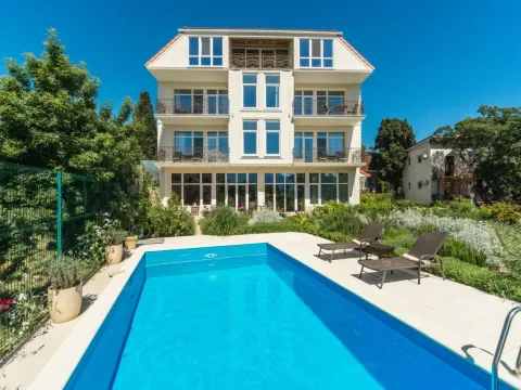 Вилла и Море